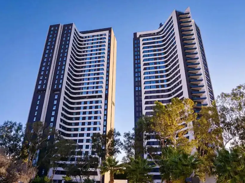 Urban Sky Views Over מאלגה דירה